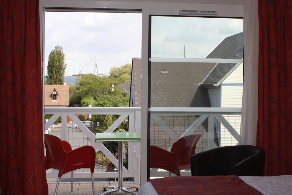 Contact Hotel - Motel Les Bleuets & Spa La Riviere-Saint-Sauveur ห้อง รูปภาพ