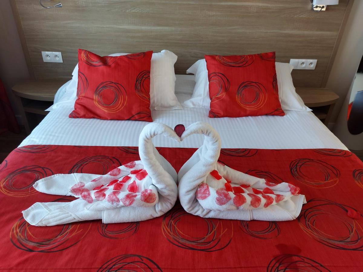 Contact Hotel - Motel Les Bleuets & Spa La Riviere-Saint-Sauveur ภายนอก รูปภาพ