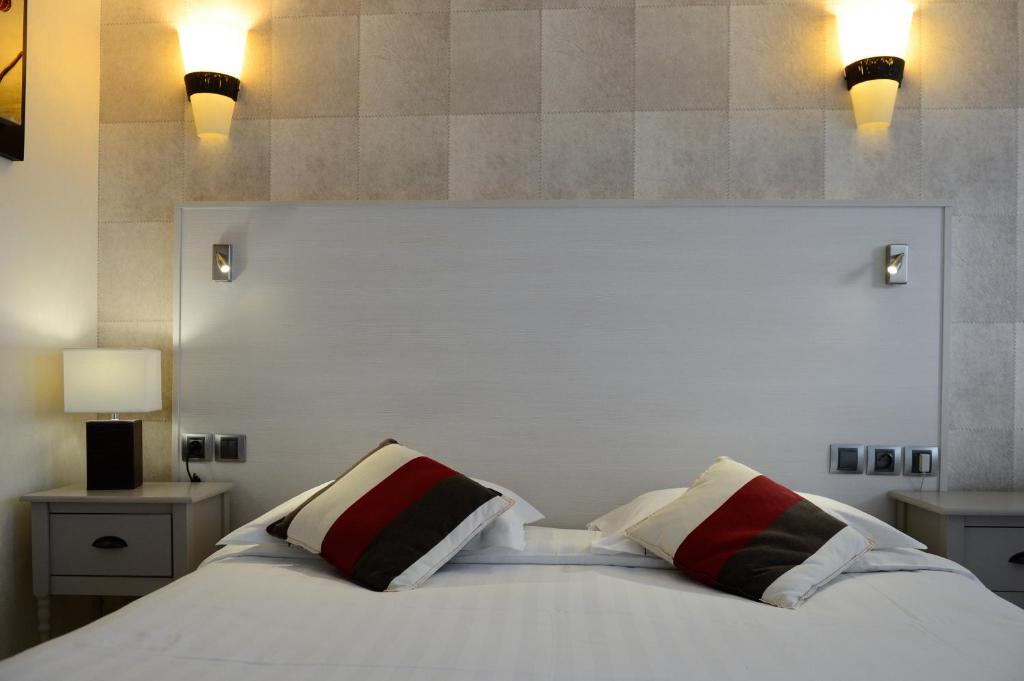 Contact Hotel - Motel Les Bleuets & Spa La Riviere-Saint-Sauveur ภายนอก รูปภาพ